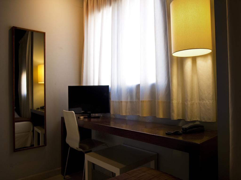 Hostal Badaloni Badalona Zimmer foto